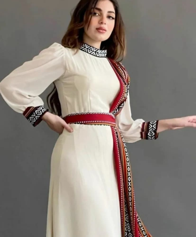 صورة جلابية يوم التأسيس بتطريز يدوي
