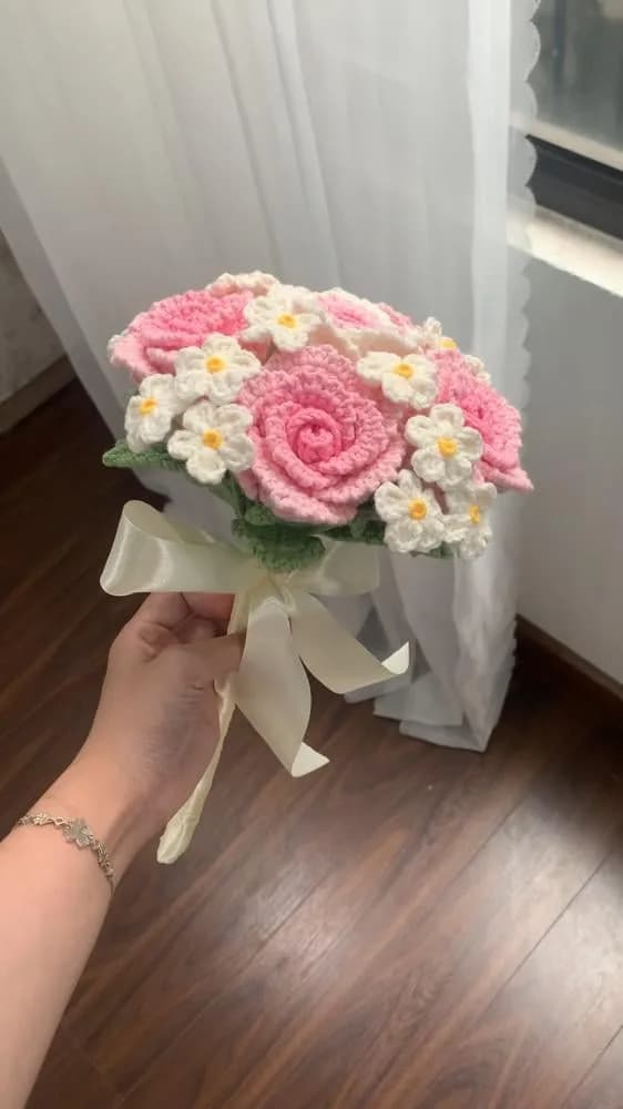 صورة باقة ورد كروشيه يدوية