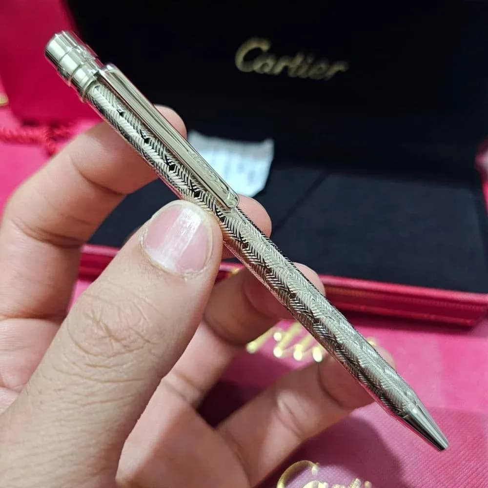 صورة قلم كارتير فضي منقوش