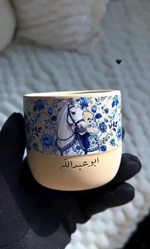 صورة فنجال سيراميك بنقش الفرس